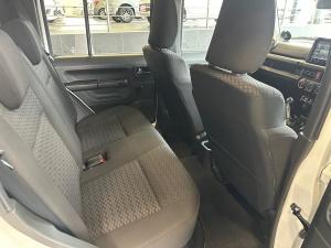Suzuki Jimny 1.5 GLX AllGrip 3-door manual - Image 9