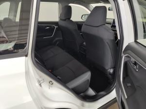 Toyota RAV4 2.0 GX - Image 9