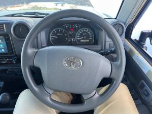 Toyota Land Cruiser 79 4.5D-4D V8 double cab LX - Image 8