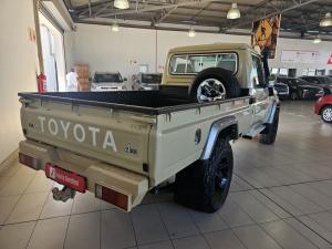 Toyota Land Cruiser 79 4.5D-4D V8 single cab LX - Image 3