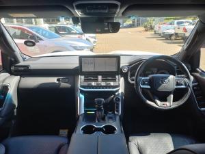 Toyota Land Cruiser 300 3.3D GR-Sport - Image 6