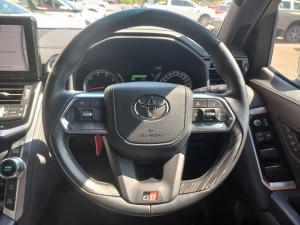 Toyota Land Cruiser 300 3.3D GR-Sport - Image 8