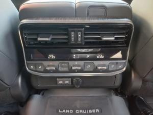 Toyota Land Cruiser 300 3.3D GR-Sport - Image 13