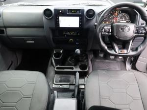 Toyota Land Cruiser 79 4.5D-4D V8 double cab LX - Image 8