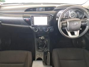 Toyota Hilux 2.4GD-6 double cab Raider manual - Image 6