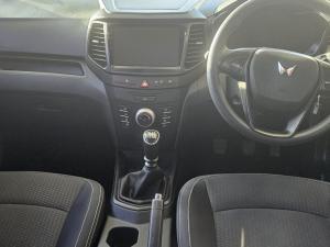 Mahindra XUV300 1.2T SE - Image 6