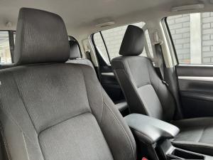 Toyota Hilux 2.4GD-6 double cab Raider auto - Image 6