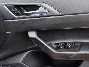 Volkswagen Polo 1.0 TSI R-LINE DSG - Image 23