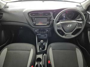 Hyundai i20 1.2 Fluid - Image 10