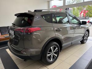 Toyota RAV4 2.0 GX auto - Image 2
