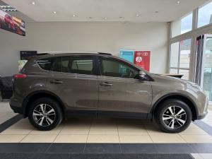 Toyota RAV4 2.0 GX auto - Image 3