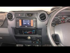 Toyota Land Cruiser 79 4.5D-4D V8 double cab LX - Image 11