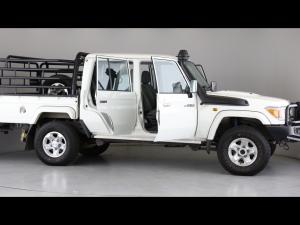 Toyota Land Cruiser 79 4.5D-4D V8 double cab LX - Image 24