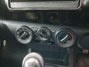 Toyota Hilux 2.4GD S (aircon) - Image 11