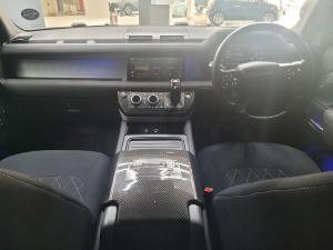 Land Rover Defender 90 D300 X-Dynamic SE - Image 13