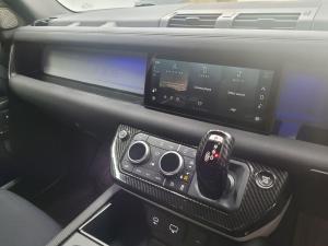 Land Rover Defender 90 D300 X-Dynamic SE - Image 14