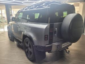 Land Rover Defender 90 D300 X-Dynamic SE - Image 4