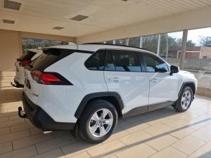 Toyota RAV4 2.0 GX auto - Image 2