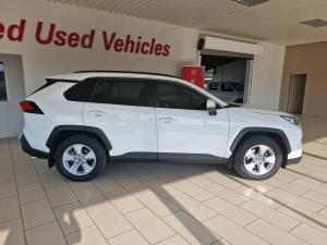 Toyota RAV4 2.0 GX auto - Image 3