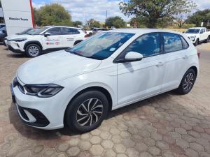 Volkswagen Polo hatch 1.0TSI Life auto - Image 21