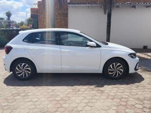 Volkswagen Polo hatch 1.0TSI Life auto - Image 3