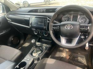 Toyota Hilux 2.4GD-6 single cab 4x4 Raider manual - Image 6