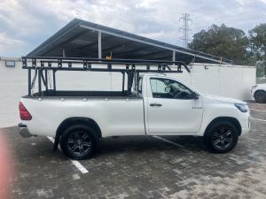 Toyota Hilux 2.4GD-6 single cab 4x4 Raider manual - Image 3