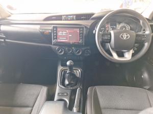 Toyota Hilux 2.4GD-6 double cab 4x4 Raider manual - Image 6