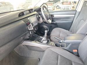 Toyota Hilux 2.4GD-6 double cab 4x4 Raider manual - Image 7