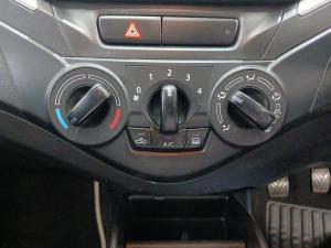 Toyota Starlet 1.4 XS - Image 12