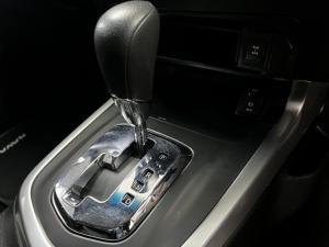 Nissan Navara 2.5DDTi double cab SE auto - Image 10