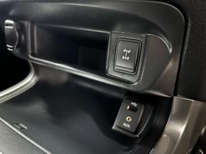 Nissan Navara 2.5DDTi double cab SE auto - Image 11