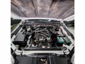 Toyota Hilux 2.0 chassis cab - Image 10