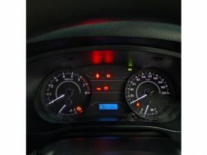 Toyota Hilux 2.0 chassis cab - Image 9