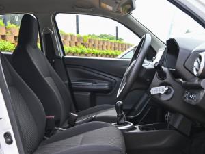 Toyota Vitz 1.0 XR manual - Image 13