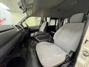 Toyota Hiace 2.5D-4D bus 14-seater GL - Image 9