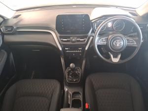 Toyota Urban Cruiser 1.5 XR manual - Image 7