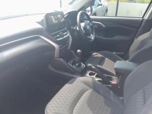 Toyota Urban Cruiser 1.5 XR manual - Image 9