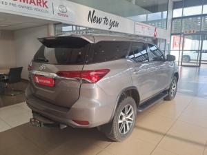 Toyota Fortuner 4.0 V6 4X4 automatic - Image 2