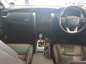 Toyota Fortuner 4.0 V6 4X4 automatic - Image 6