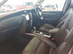 Toyota Fortuner 4.0 V6 4X4 automatic - Image 7