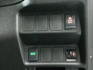 Nissan X-Trail 2.5 4x4 Acenta Tech - Image 12