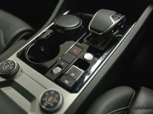 Volkswagen Touareg V6 TDI Executive R-Line - Image 16