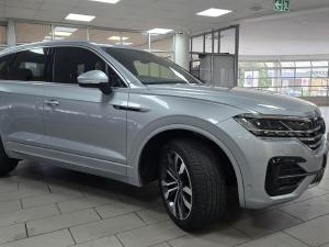 Volkswagen Touareg V6 TDI Executive R-Line - Image 2
