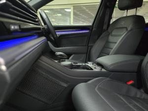 Volkswagen Touareg V6 TDI Executive R-Line - Image 8
