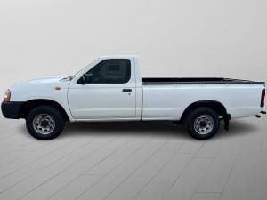 Nissan NP300 Hardbody 2.5TDi - Image 10
