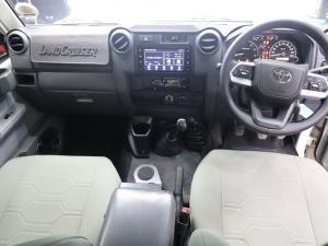 Toyota Land Cruiser 79 4.5D-4D V8 double cab LX - Image 8