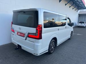 Toyota Quantum 2.8 LWB bus 6-seater VX Premium - Image 3