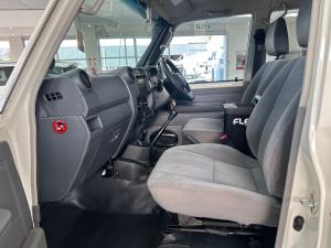 Toyota Land Cruiser 79 4.0 V6 double cab - Image 7