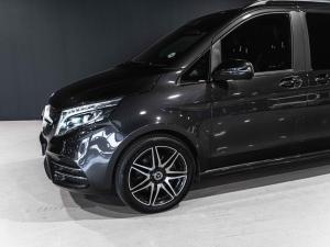 Mercedes-Benz V-Class V300d Avantgarde AMG Line - Image 11
